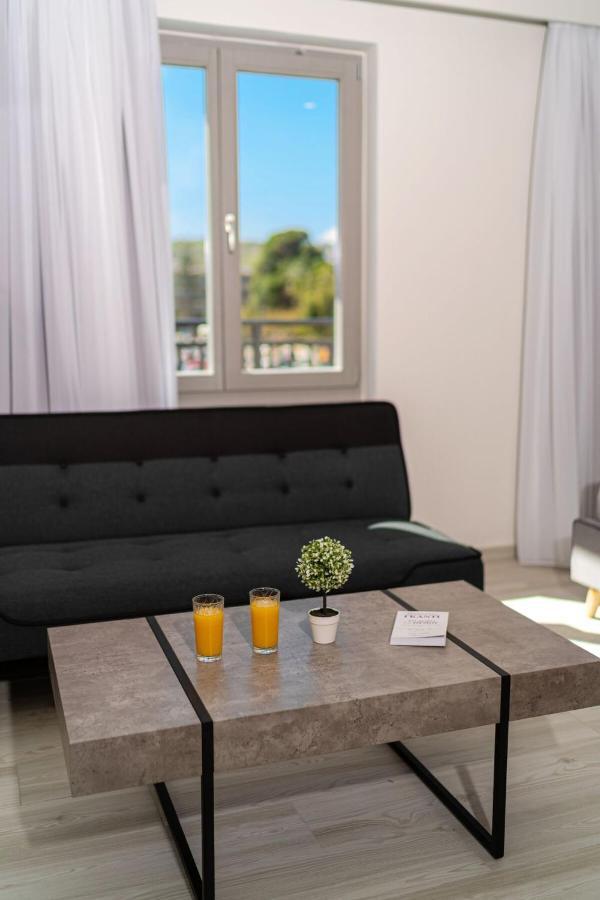 White&Gray Apartment Resmo Dış mekan fotoğraf